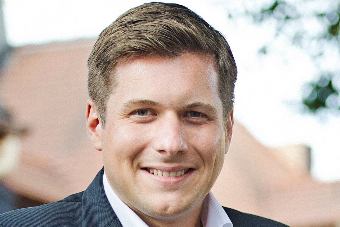 „Es geht aufwärts“, sagt Wunsiedels Bürgermeister Nicolas Lahovnik. Die lokale Energiewende macht die Stadt für Unternehmen attraktiv.