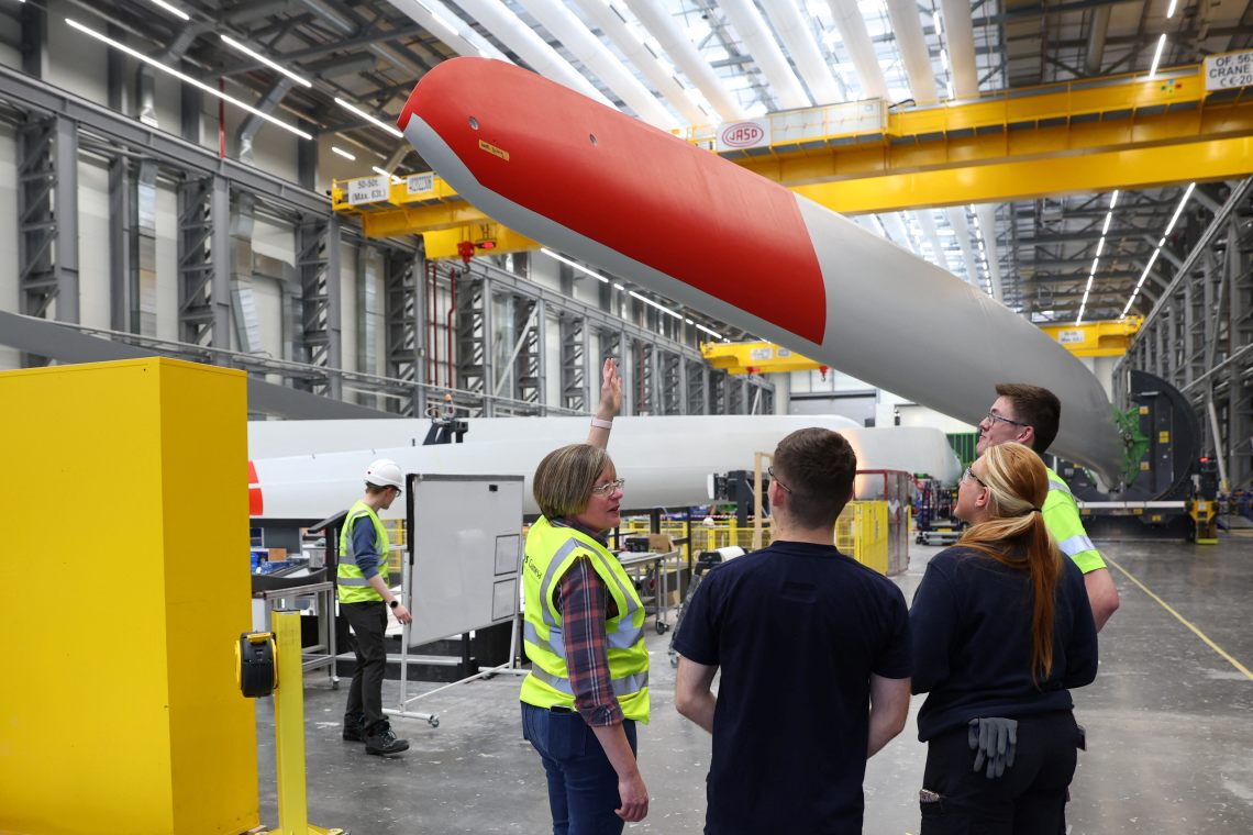 Für die Kreislaufwirtschaft gemacht: Im britischen Hull fertigt Siemens Gamesa Rototblätter, die sich leichter in ihre Einzelteile zerlegen lassen.