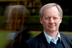 Ulrich Eberl beschreibt in seinem Buch "Unsere Überlebensformel" die stärksten Hebel im Kampf gegen die Klima- und Artenkrise.