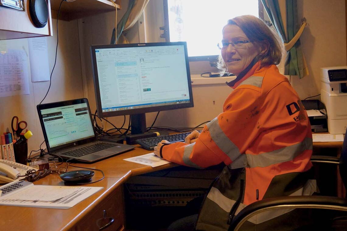 Christel Siebens, Managerin von Dong Energy (Ørsted) an Bord der Edda Fjord.