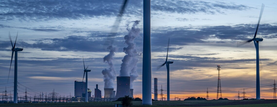 Braunkohlekraftwerk Niederaußem: Zwei bereits stillgelegt Blöcke werden wieder hochgefahren, um der Energiekrise entgegenzuwirken.