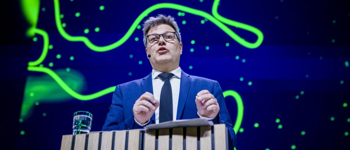 Robert Habeck spricht vor Unternehmern in Oslo über die Pläne zum Import von blauem Wasserstoff aus Norwegen.