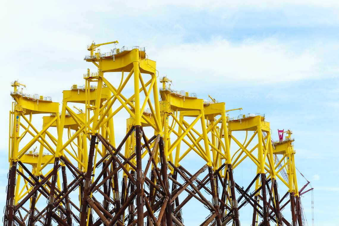 Fundamente für den Offshore-Windpark Borssele stehen im Hafen von Vlissingen. Die Niederlande treiben den Ausbau der Offshore-Windenergie mit Hochdruck voran.