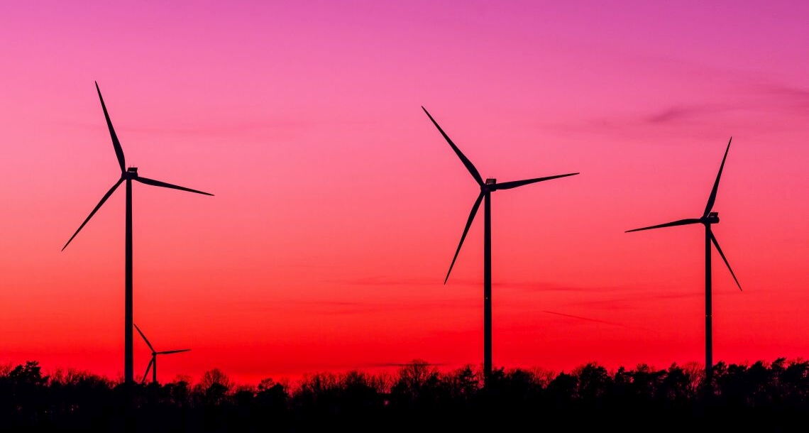 Windpark in Brandenburg: An den Anlagen entzünden sich immer wieder Protest – oft von organisierten Lobbys orchestriert.