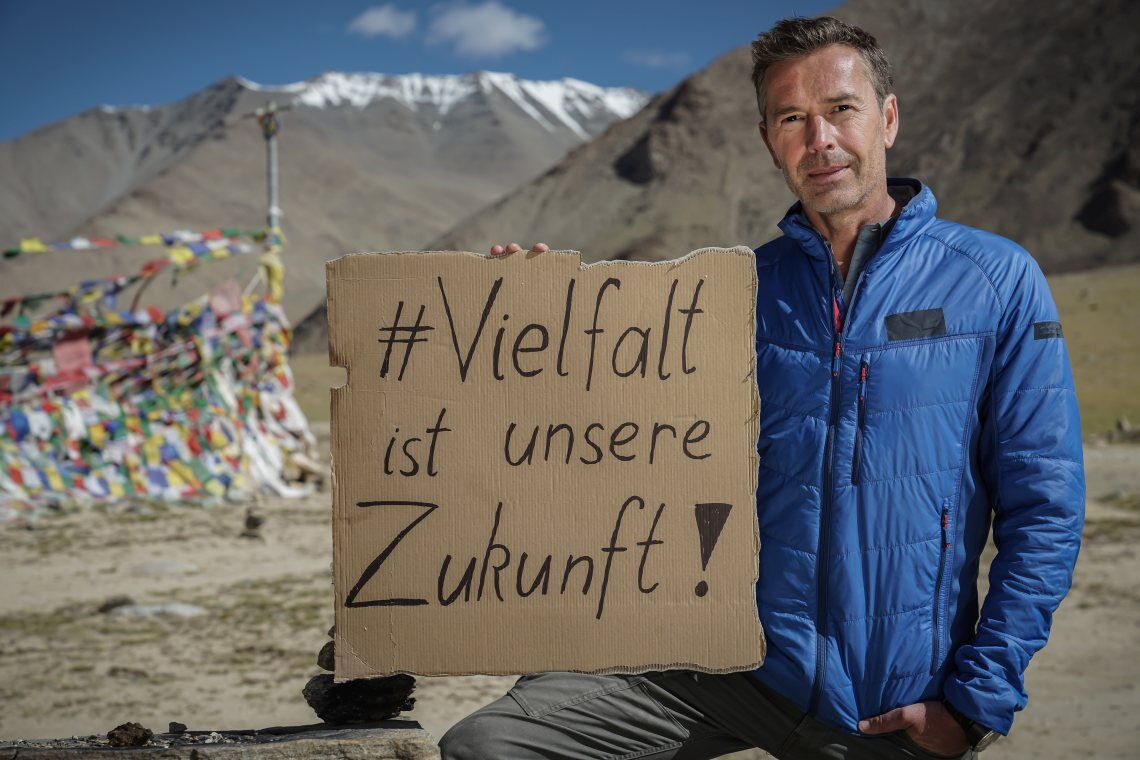 Dirk Steffens ist UN-Botschafter für biologische Vielfalt. Das Artensterben bedroht unsere Lebensgrundlagen noch unmittelbarer als der Klimawandel, sagt Steffens.