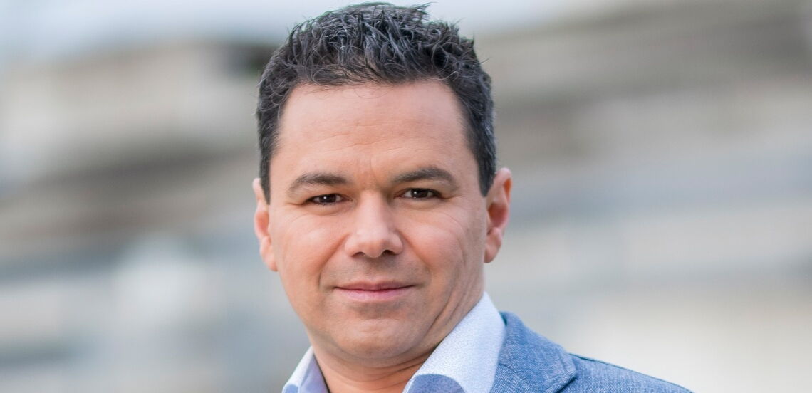 Der Klima-Experte und Wettermoderator Özden Terli vermittelt in seinen Wettervorhersagen und in Beiträgen auf Twitter wichtige Fakten und Grundkenntnisse über den Klimawandel.