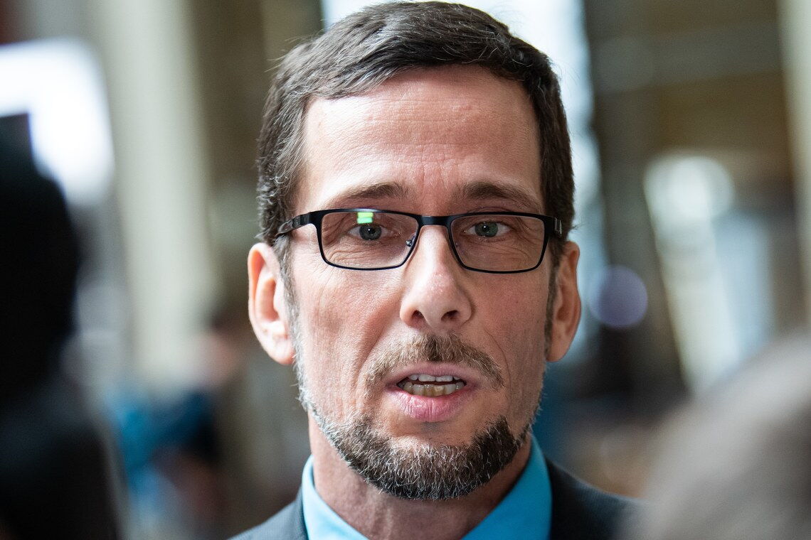 Volker Quaschning ist Professor für Regenerative Energiesysteme an der Hochschule für Technik und Wirtschaft in Berlin. Er ist einer der Initiatoren von „Scientists for Future“ und kritisiert die Bundesregierung für mangelnden Ehrgeiz im Kampf fürs Klima.