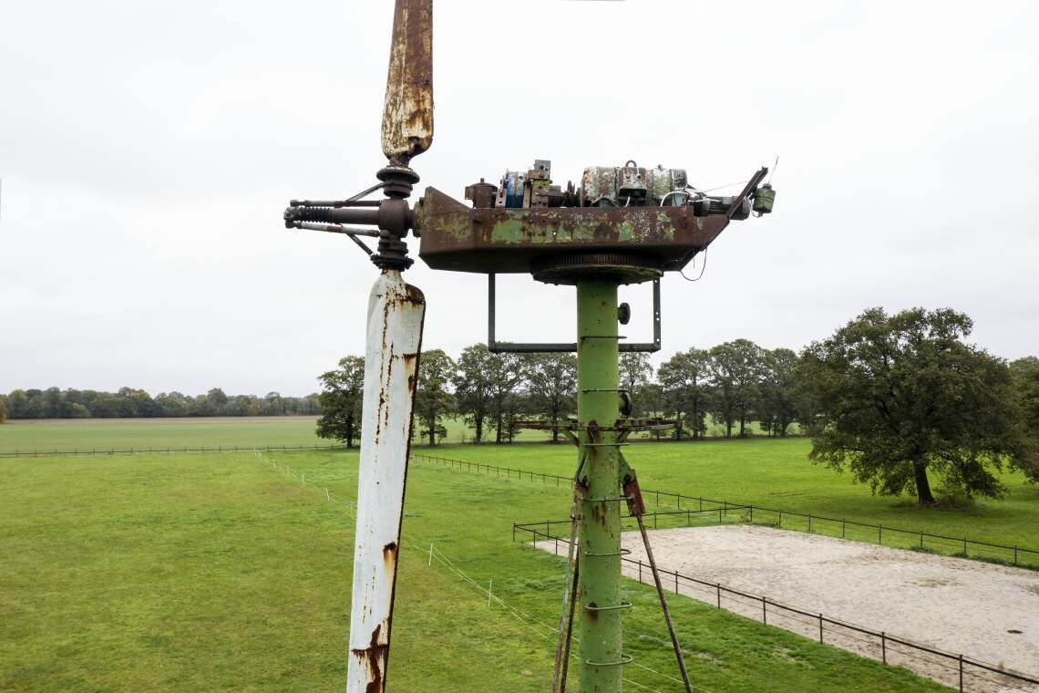 Windrad in Borghorst (Ortsteil von Steinfurt im Münsterland): Ein Sturm hat 1995 die Verkleidung der Maschine abgerissen.