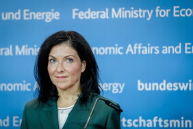 Bundeswirtschaftsministerin Katherina Reiche bei der Vorstellung des Monitorings der Energiewende: Über die Auslegung des Berichts herrscht Dissens.