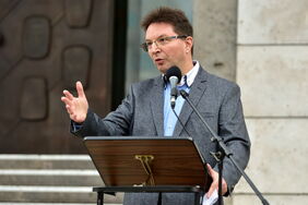 Michael Blume spricht im Interview über den Zusammenhang von fossilen Rohstoffvorkommen, Antisemitismus und militärischen Konflikten.