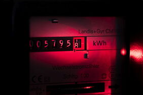 Warum sind die Strompreise so hoch? Die Ursache liegt vor allem daran, dass die Preise für Erdgas und Kohle explodiert sind. Hinzu kommen stark gestiegene CO2-Zertifikate.