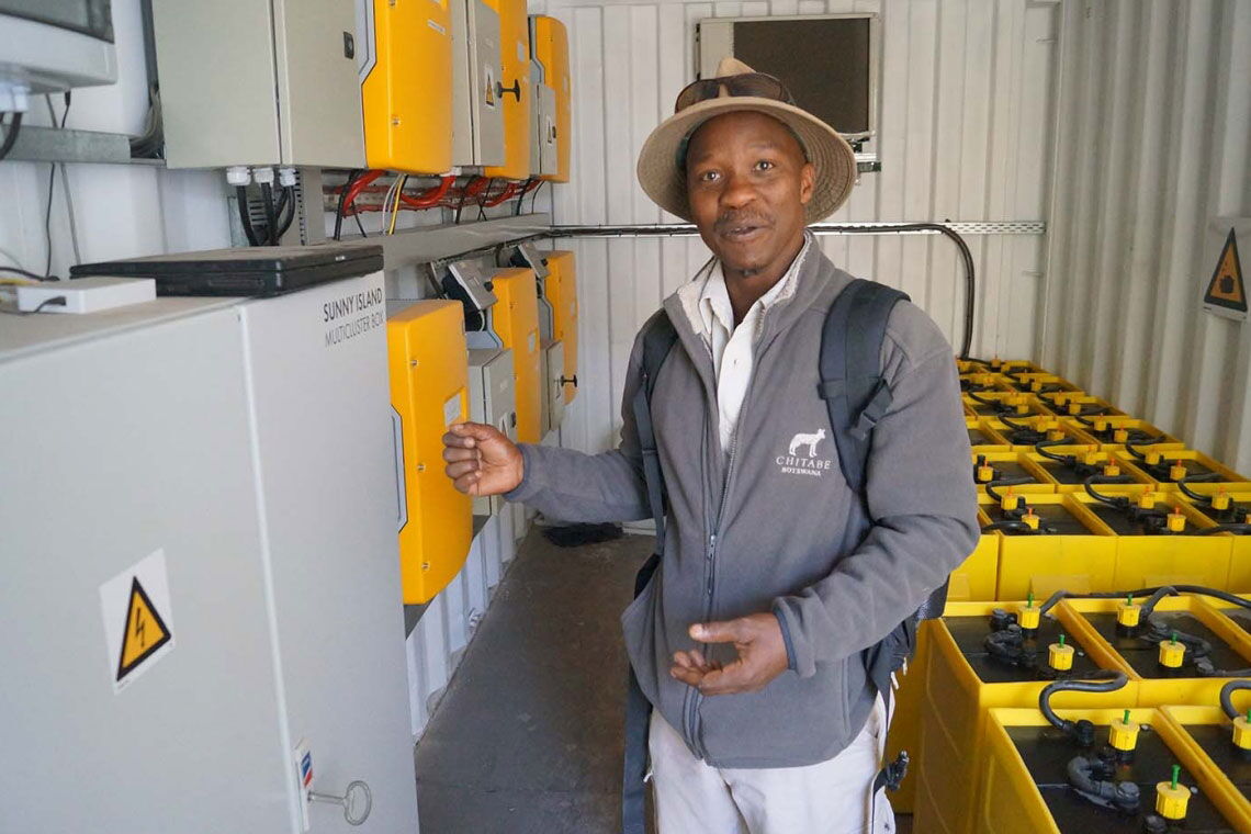Chitabe-Camp im Okavangodelta: Der Strom der Solarpanele wird in Batterien gespeichert.