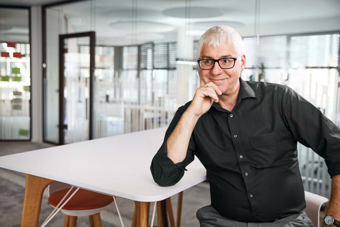 Ralf Schmidt-Pleschka vom Ökostromanbieter Lichtblick kritisiert die Gegenwärtige Kennzeichnungspflicht von Stromtarifen als „Greenwashing“.