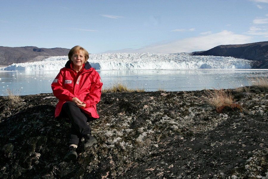 Angela Merkel auf Grönland: Da war sie noch die "Klimakanzlerin". Inzwischen hinkt Deutschland bei der Energiewende anderen Ländern hinterher.