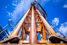 Bei Geothermie-Bohrungen könnte künftig nicht nur Erdwärme, sondern auch Lithium gewonnen werden. Deutschland würde damit unabhängiger von Importen..