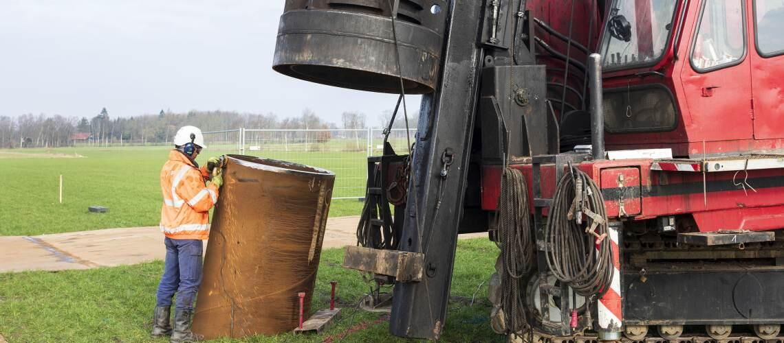Gründung eines Strommasts: Neubau der Trasse von Wilhelmshaven nach Conneforde.