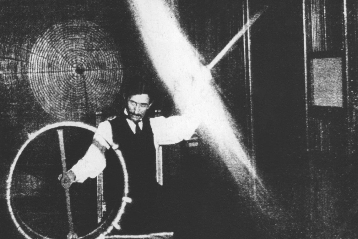 Nikola Tesla: Ende des 19. Jahrhunderts liefert sich der geniale Erfinder einen harten Konkurrenzkampf mit Thomas Edison.