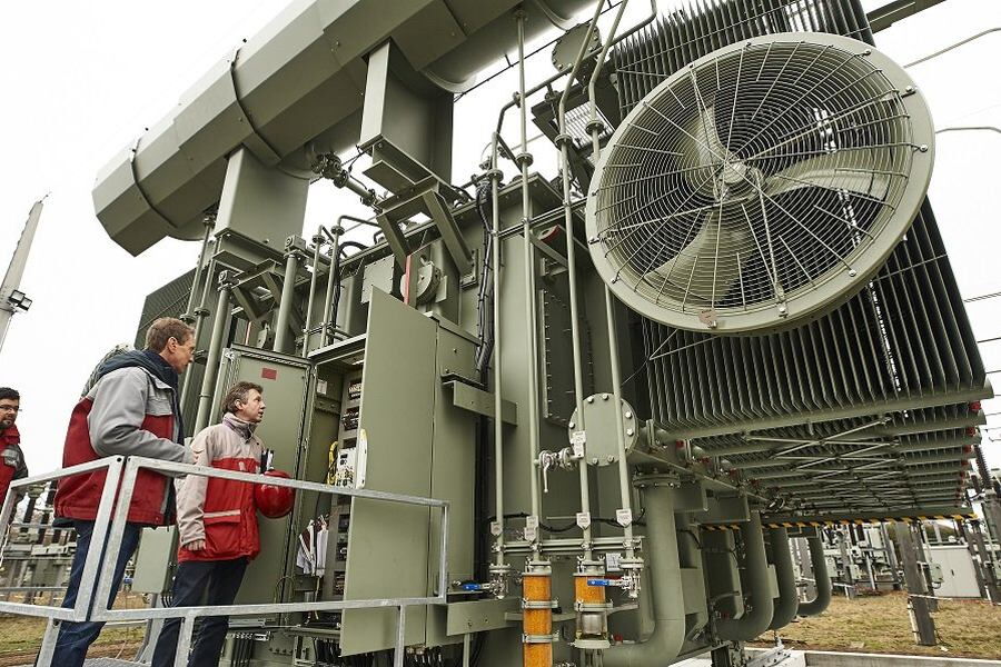 Ein Phasenschieber der Stadtwerke Hannover: Mit solchen Anlagen können die Netzbetreiber den Stromfluss in den Leitungen besser steuern.