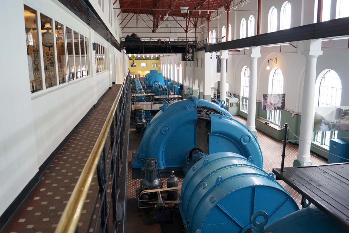 Die Generatoren von Tyssedal waren von 1906 bis 1989 in Betrieb. Sie lieferten Strom für Cyanamid- Karbidfabriken im benachbarten Städtchen Odda und trugen entscheidend zum Aufschwung der Region bei.