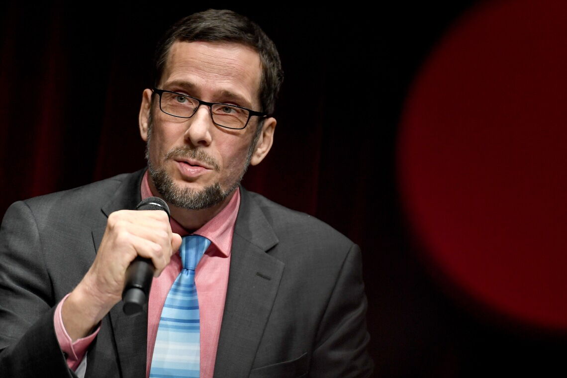 Energieexperte Volker Quaschning erklärt, warum auch bei 100 Prozent erneuerbaren Energien keine Dunkelflaute droht und wie die Versorgungssicherheit gewährleistet ist.