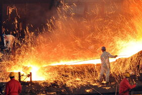 Kein Land der Welt produziert mehr Stahl als China – und fast nirgends sind die CO2-Emissionen dabei so hoch wie hier.