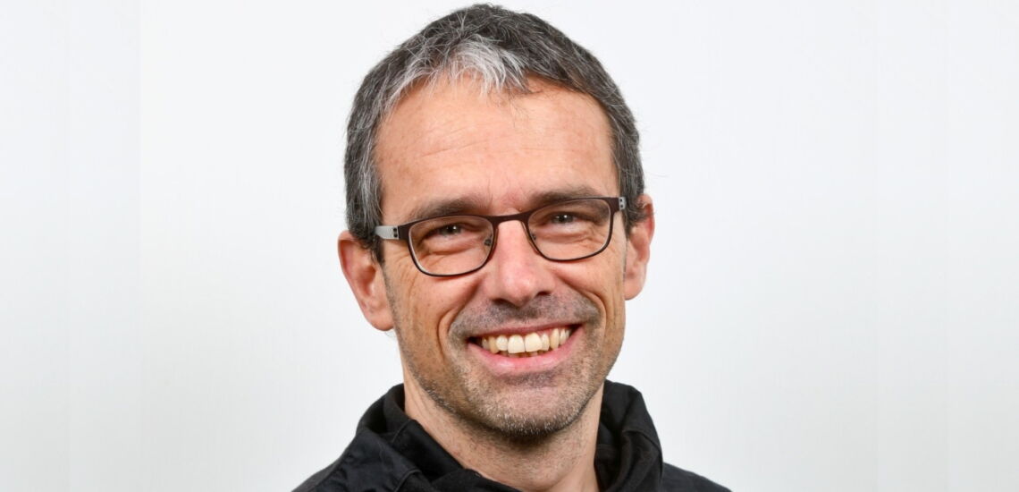 Der Wissenschaftler Stefan Holzheu ist eigentlich kein Experte für Infraschall. Doch das etwas in der Studie der Bundesbehörde BGR nicht stimmen konnte, merkte er rasch. Vom zähen Kampf mit einer Bundesbehörde.