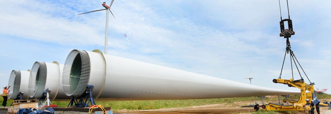 Rotorblätter für einen Windpark in Sachsen: Beim sogenannten Repowering steigt die Leistung von Windparks erheblich.