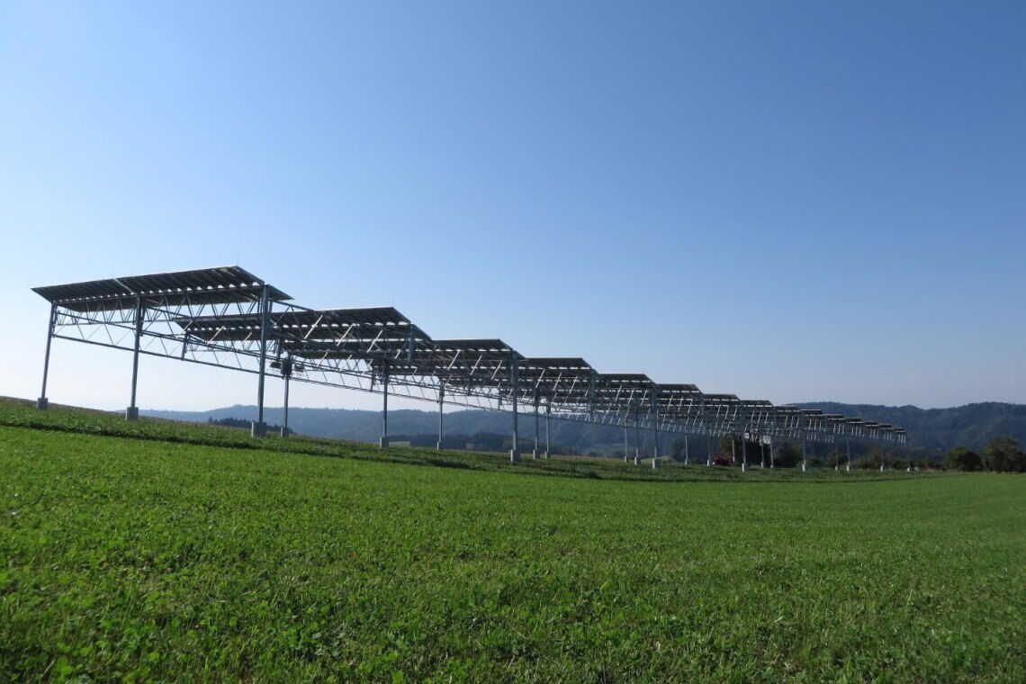 Agri-PV-Anlage in Heggelbach (Baden-Württemberg): Das Fraunhofer ISE betreut das Pilotprojekt.