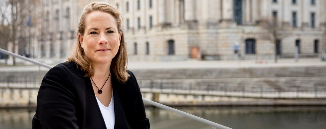 Katharina Reuter: Unternehmen müssen nachhaltig wirtschaften, weil Politik und Verbraucher es von ihnen verlangen – und weil ihr wirtschaftlicher Erfolg davon abhängt.