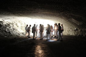 Besuchergruppe im Salzbergwerk Asse: Das Zwischenlager für schwach- und mittelradioaktiven Atommüll droht abzusaufen.