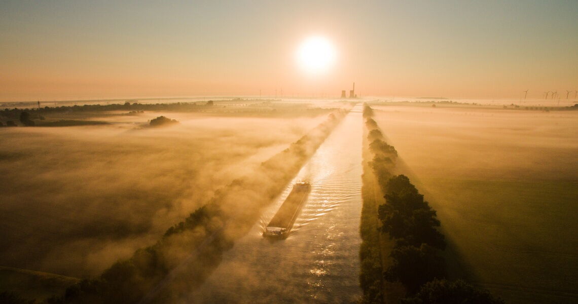 Kohlekraftwerk und Windräder in Niedersachsen: Epico-Gründer Bernd Weber fordert Strukturreformen für die Energiewende bei weiter hohem Ausbautempo der Erneuerbaren.