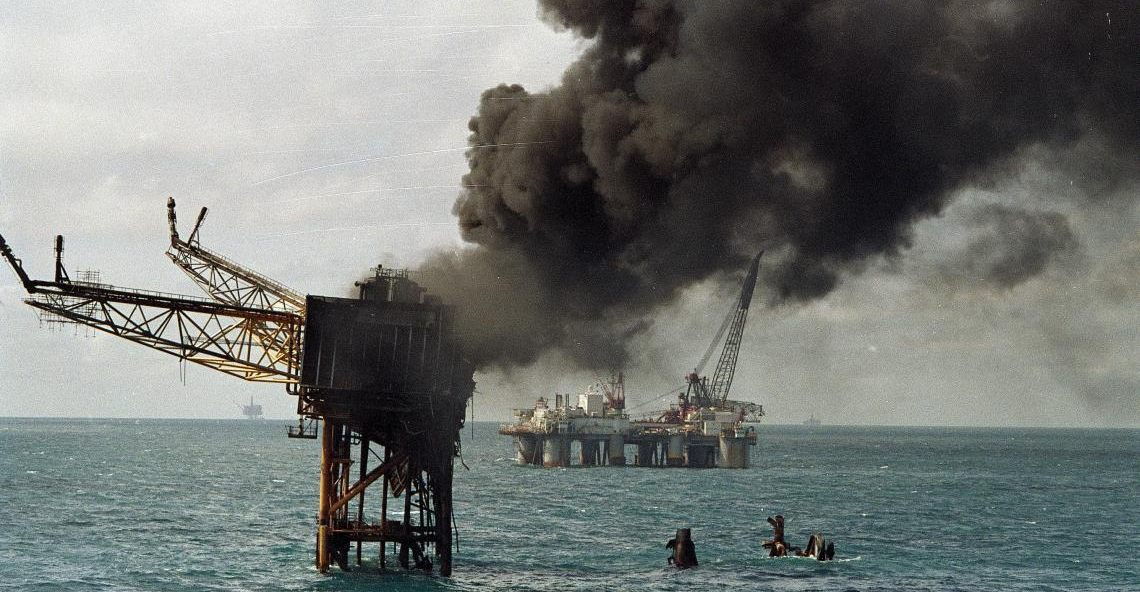 uf der Bohrinsel Piper Alpha 190 Kilometer vor dem schottischen Aberdeen wurde seit 1976 Öl gefördert. 1988 kam es zur Katastrophe.