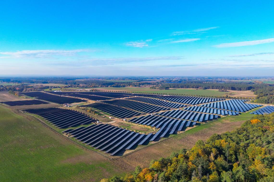 Solarpark: „Wenn wir kurzfristig Kosteneinsparungen erreichen wollen, bietet sich hierfür eine Priorisierung von Freiflächenanlagen gegenüber Dachanlagen an“, sagt Bernd Weber (Epico).