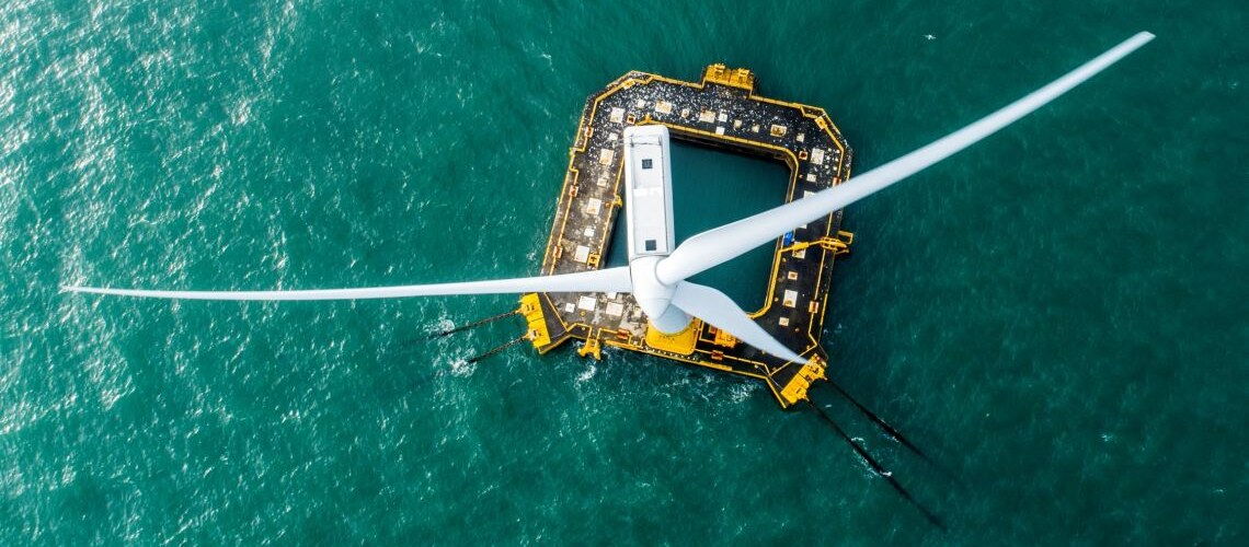 Floating-Windrad auf einem Betonschwimmkörper von BW-IdeoL: Der Hersteller prüft derzeit den Schritt in die die Serienfertigung.