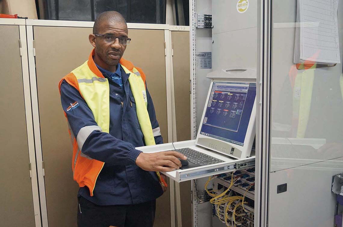 Windenergie in Südafrika: Arthur Mcunukelwa ist der örtliche Manager der Dorper Wind Farm.