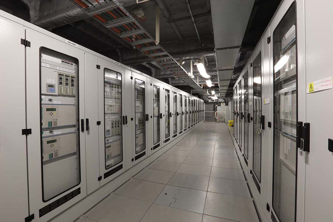 Dolwin Gamma: Schier endlos wirken die Gänge, die sich durch die Konverterstation ziehen.