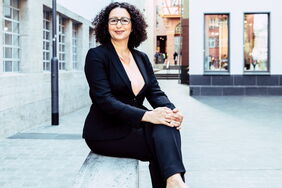 Bauphysik-Expertin und Club-of-Rome-Mitglied Lamia Messari-Becker erklärt im Interview mit EnergieWinde, wie der Gebäudesektor klimaneutral werden kann.