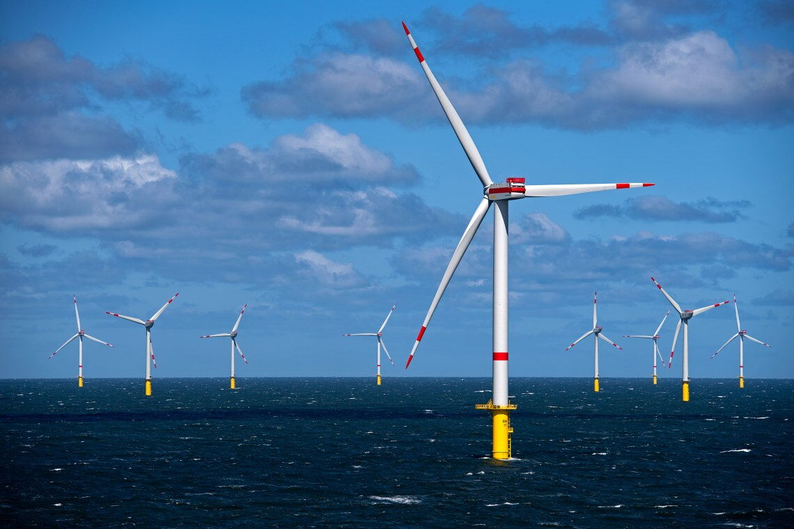 Der deutsche Offshore-Windpark Trianel Borkum II ist im Mai 2020 vollständig in Betrieb genommen worden. Derzeit ruht der Ausbau der Offshore-Windenergie in Deutschland.