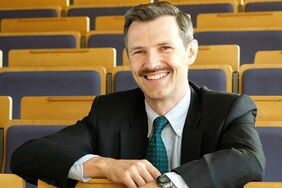 Stefan Schaltegger, Experte für Nachhaltigkeit an der Leuphana, erklärt im Interview, wie Unternehmen die nachhaltige Transformation meistern können.