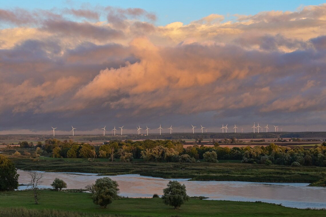Windräder an der Oder: Die Zielstrebigkeit beim Ausbau der polnischen Offshore-Windenergie würden sich Branchenvertreter auch in anderen Ländern wünschen.