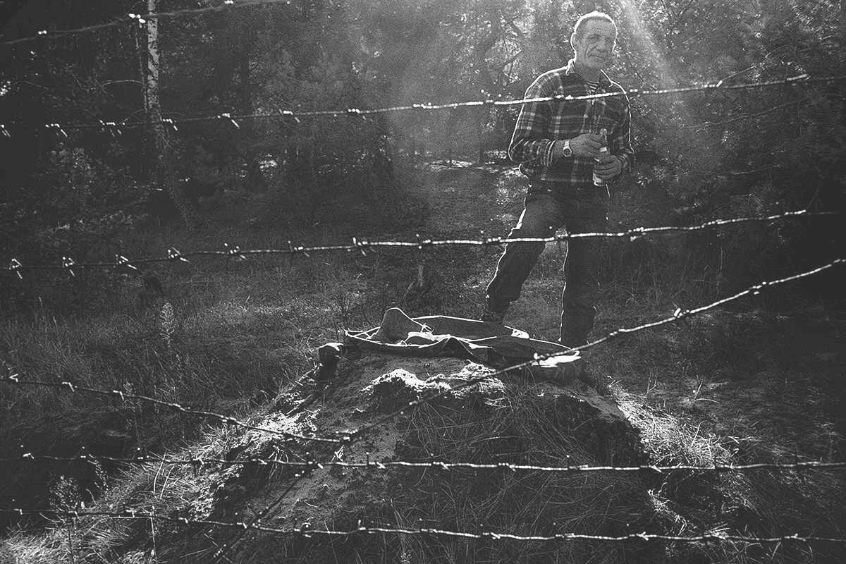 Alexander war einer der sogenannten Liquidatoren in Tschernobyl. Später hat er in der Sperrzone um das Kraftwerk gejagt, gefischt und Pilze gesammelt. Foto: Arthur Bondar.