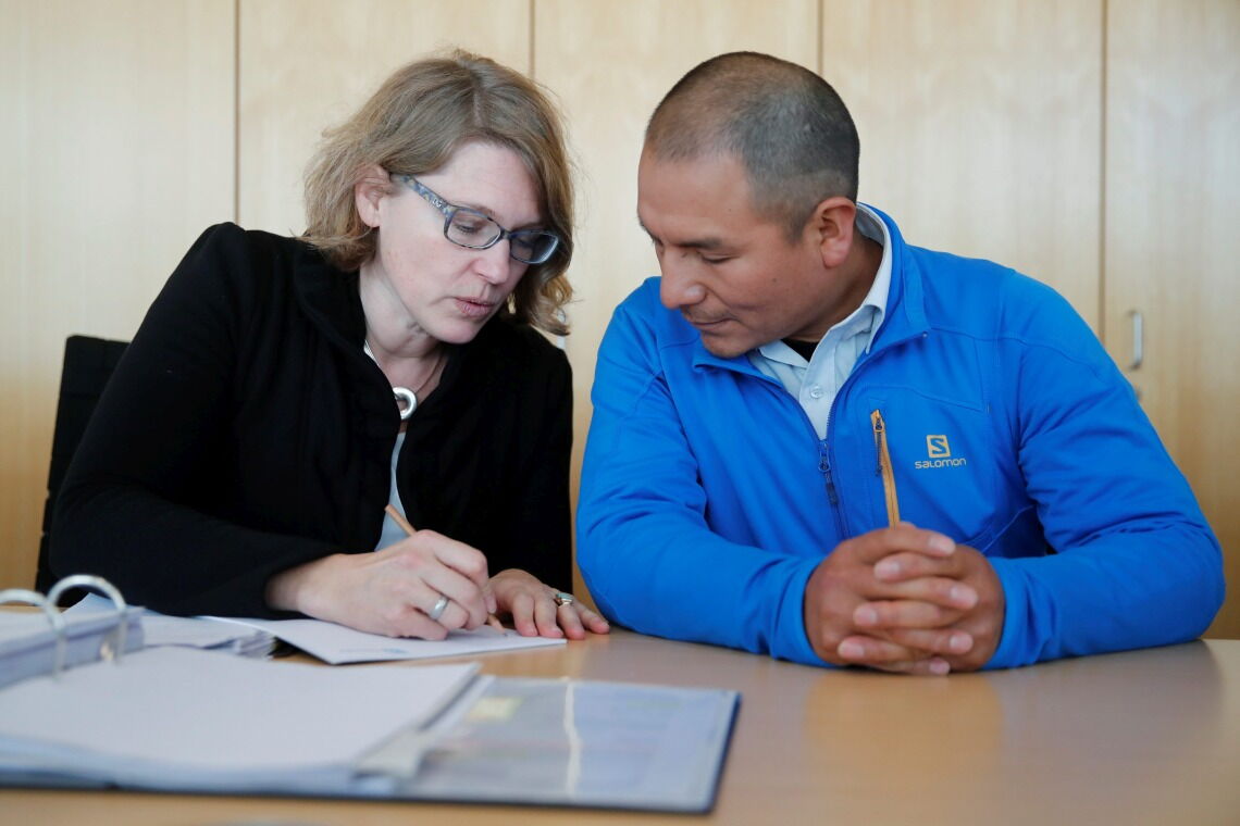 Klimaklage gegen RWE: Anwältin Roda Verheyen und der peruanische Bergbauer Saul Luciano Lliuya verklagen im Fall Huaraz den Kohlekonzern RWE wegen dessen Beitrag zum Klimawandel..