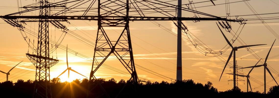 Wie viel Strom Windräder erzeugen, hängt vom Wetter ab. Das Management der Stromnetze wird dadurch komplizierter. Trotzdem sind Stromausfälle in Deutschland so selten wie in kaum einen anderen Land.