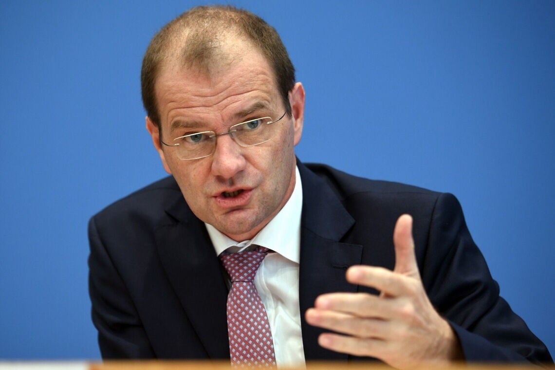 Stefan Kapferer ist seit Mai 2016 Hauptgeschäftsführer des BDEW. Der FDP-Politiker vertritt damit die Interessen der mächtigsten Energielobby in Deutschland. Kritiker halten ihr vor, dabei zu sehr auf die Großkonzerne zu achten.