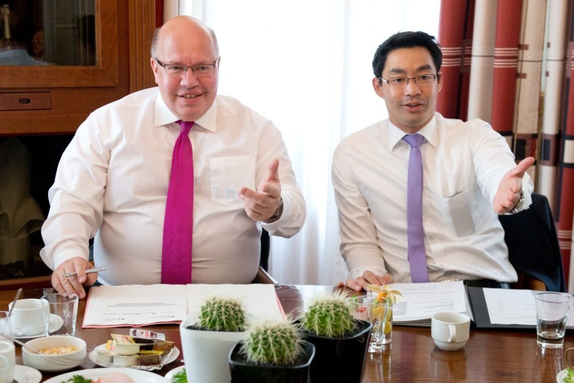 Peter Altmaier und Philipp Rösler stellen ihren Plan einer Strompreisbremse vor. Er trifft die Windindustrie hart.